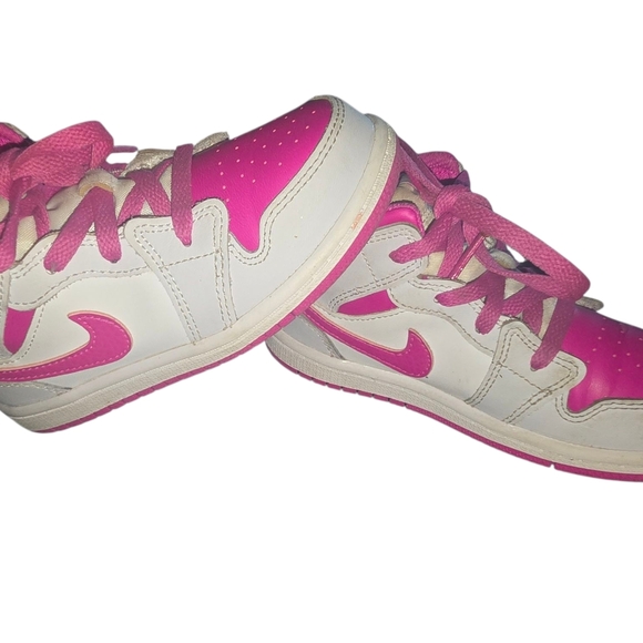 Nike Kids Sneakers in Pink and White - Picture 2 of 3